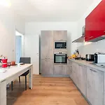 Apartment Guesthost - Chic Flat Near Center