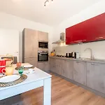 شقة Guesthost - Chic Flat Near Center بارما