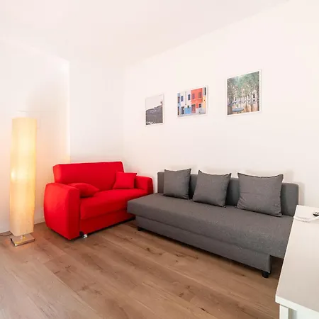 Chic Flat Near Center Apartment Parma